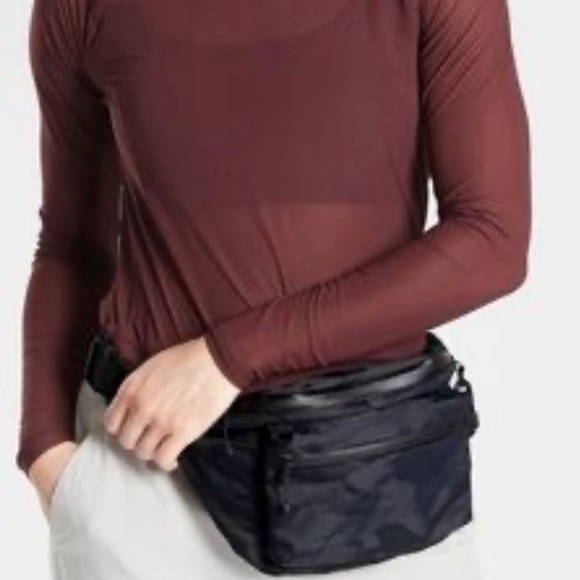 Athleta Via Waistbag - Picture 1 of 7